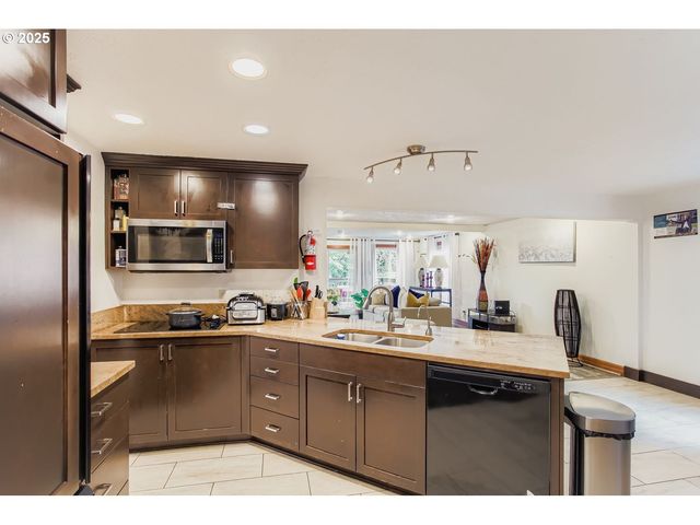 11840 Se TIMBER VALLEY Dr, Happy Valley, OR 97086