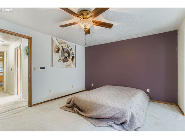 11840 Se TIMBER VALLEY Dr, Happy Valley, OR 97086