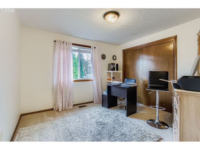 11840 Se TIMBER VALLEY Dr, Happy Valley, OR 97086