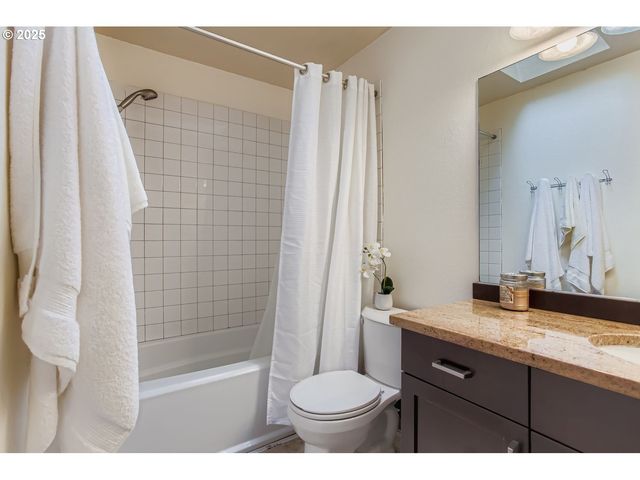 11840 Se TIMBER VALLEY Dr, Happy Valley, OR 97086