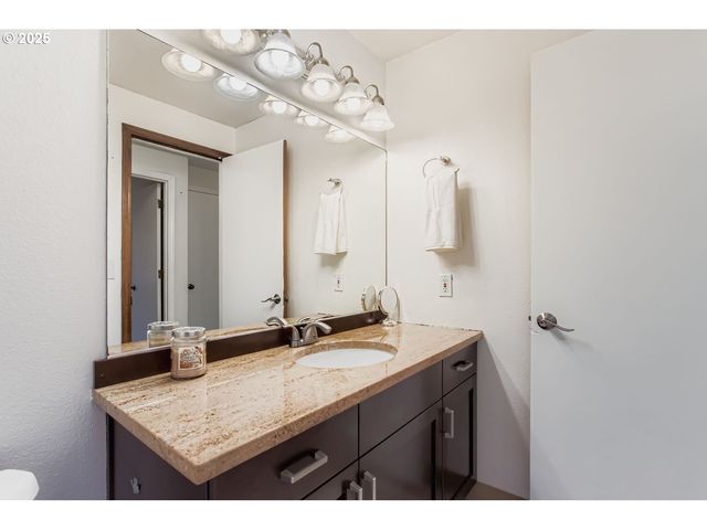 11840 Se TIMBER VALLEY Dr, Happy Valley, OR 97086