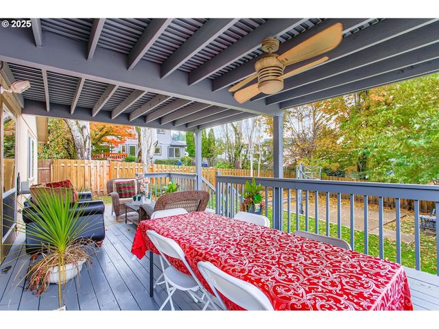 11840 Se TIMBER VALLEY Dr, Happy Valley, OR 97086