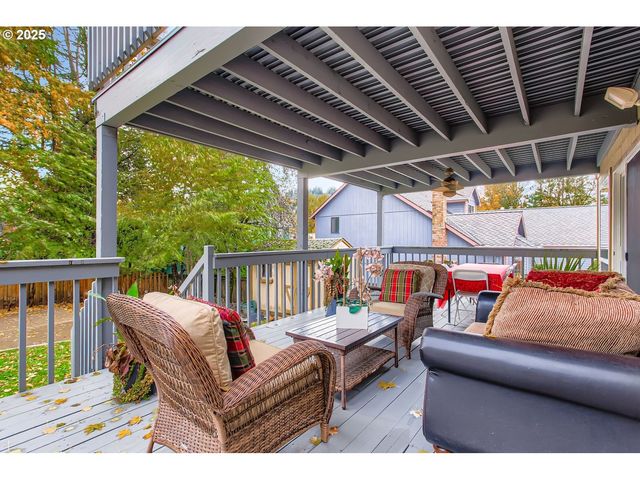 11840 Se TIMBER VALLEY Dr, Happy Valley, OR 97086