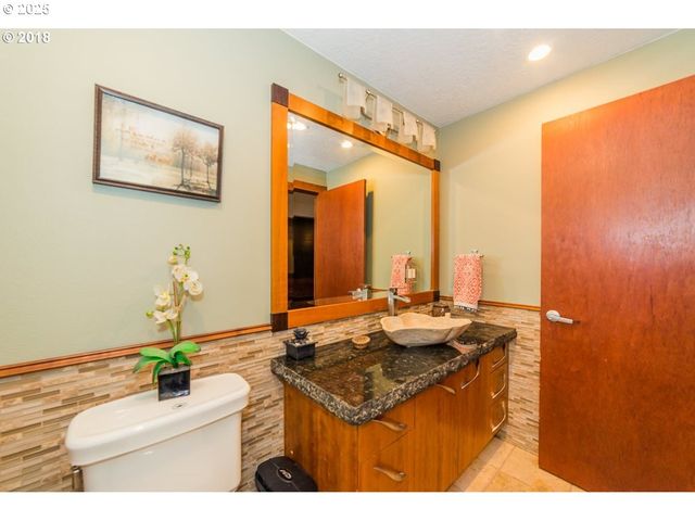 11840 Se TIMBER VALLEY Dr, Happy Valley, OR 97086