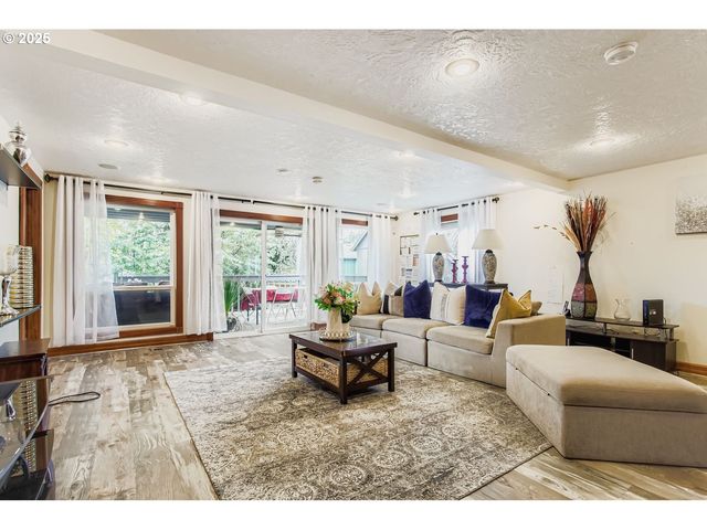 11840 Se TIMBER VALLEY Dr, Happy Valley, OR 97086