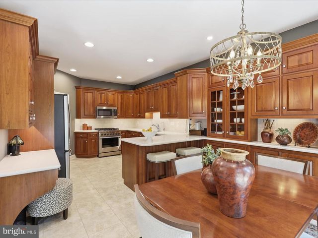 789 WOODFIELD DR, Lititz, PA 17543