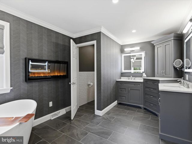 789 WOODFIELD DR, Lititz, PA 17543