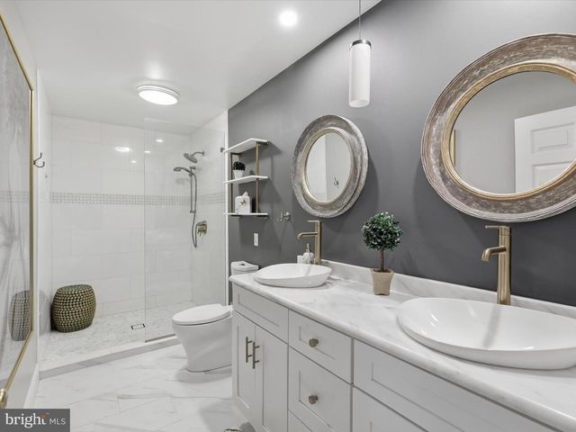 789 WOODFIELD DR, Lititz, PA 17543