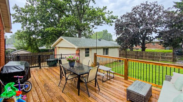 2306 Allegheny Dr, Jeffersontown, KY 40299