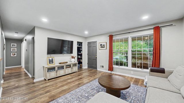 2306 Allegheny Dr, Jeffersontown, KY 40299