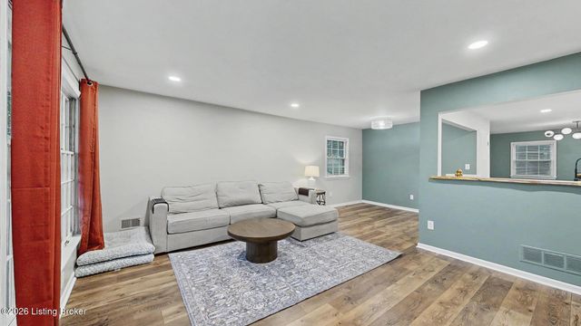 2306 Allegheny Dr, Jeffersontown, KY 40299