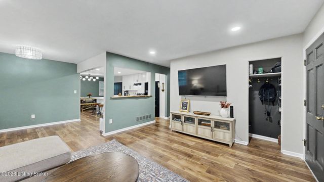 2306 Allegheny Dr, Jeffersontown, KY 40299