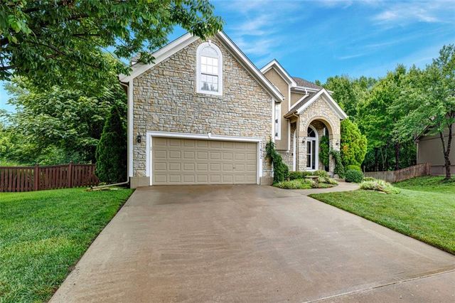 21612 W 61 Street, Shawnee, KS 66218