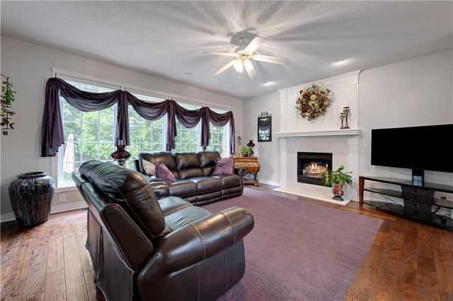 21612 W 61 Street, Shawnee, KS 66218