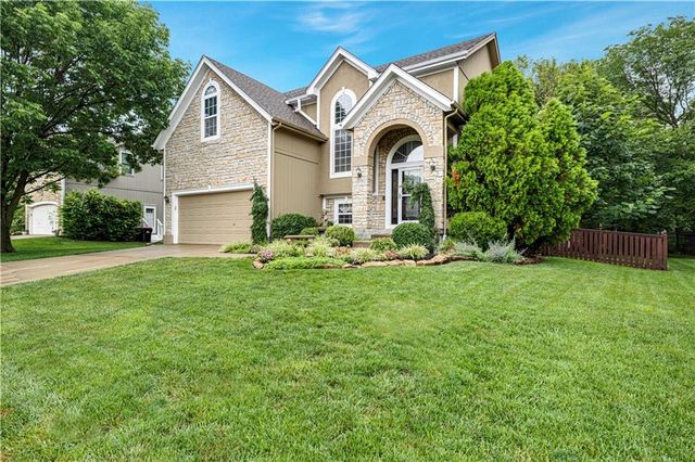 21612 W 61 Street, Shawnee, KS 66218