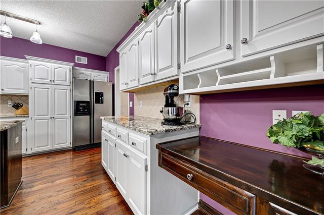 21612 W 61 Street, Shawnee, KS 66218