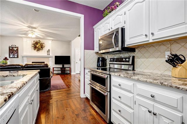 21612 W 61 Street, Shawnee, KS 66218