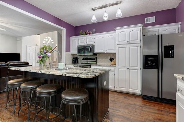 21612 W 61 Street, Shawnee, KS 66218