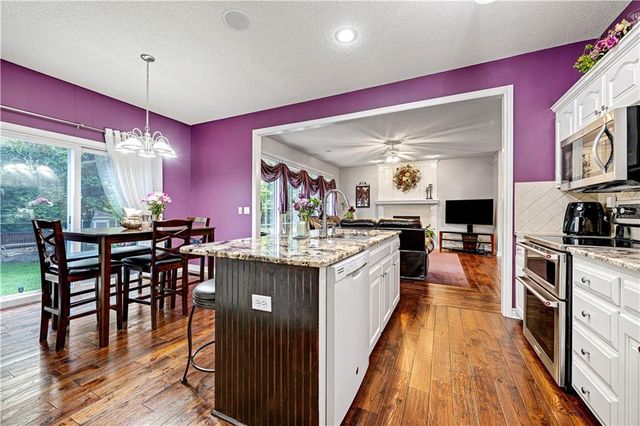 21612 W 61 Street, Shawnee, KS 66218