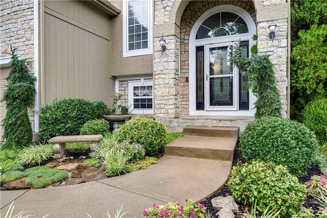 21612 W 61 Street, Shawnee, KS 66218