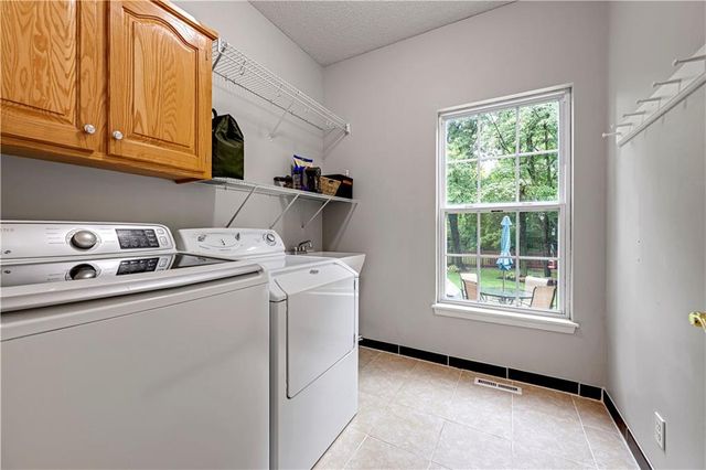 21612 W 61 Street, Shawnee, KS 66218