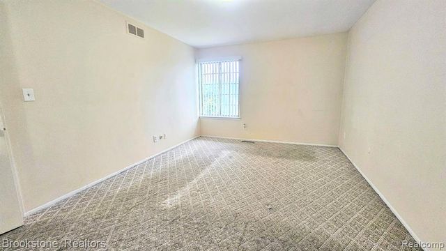 19601 W 12 Mile Road 204, Southfield, MI 48076