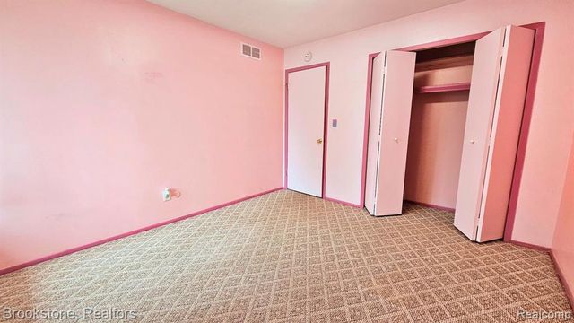 19601 W 12 Mile Road 204, Southfield, MI 48076