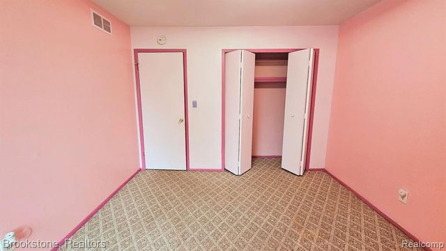 19601 W 12 Mile Road 204, Southfield, MI 48076