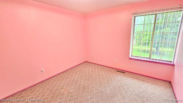 19601 W 12 Mile Road 204, Southfield, MI 48076