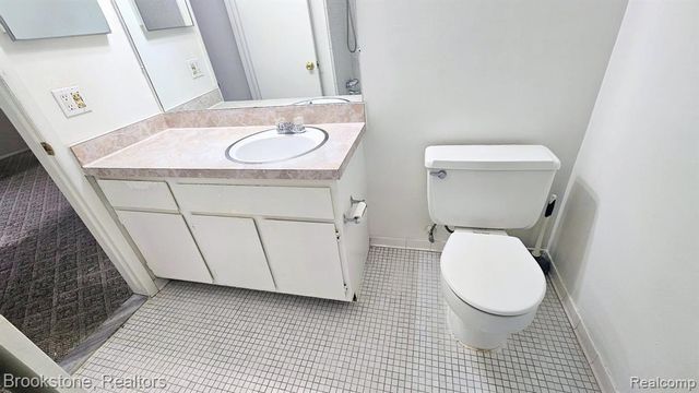 19601 W 12 Mile Road 204, Southfield, MI 48076