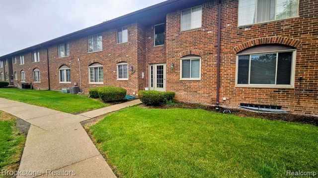 19601 W 12 Mile Road 204, Southfield, MI 48076