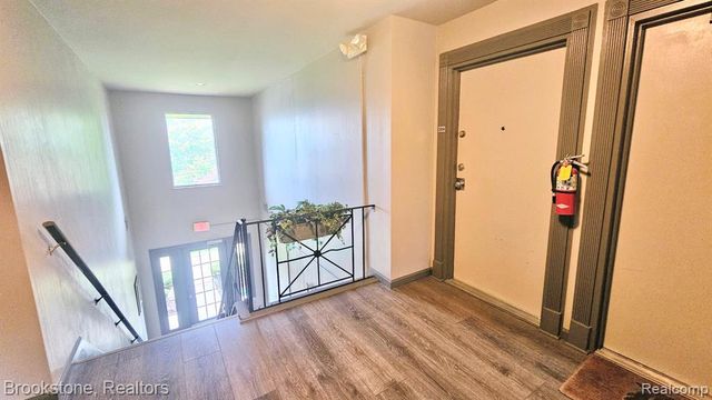 19601 W 12 Mile Road 204, Southfield, MI 48076