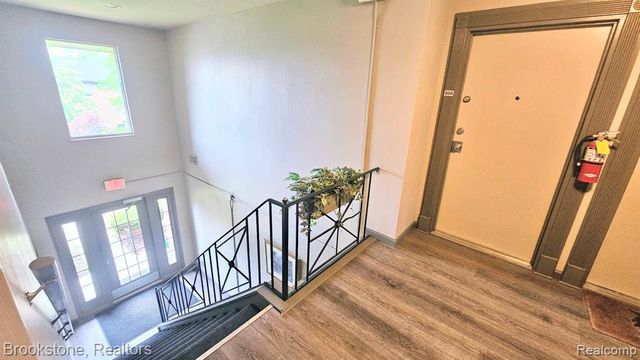 19601 W 12 Mile Road 204, Southfield, MI 48076