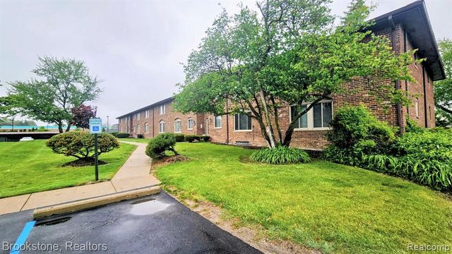 19601 W 12 Mile Road 204, Southfield, MI 48076