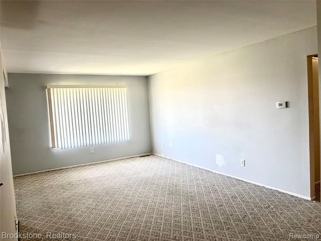19601 W 12 Mile Road 204, Southfield, MI 48076