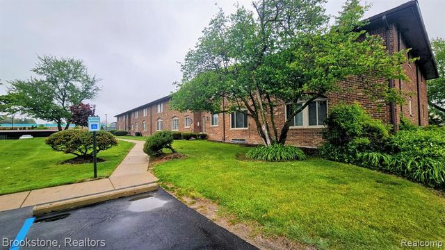 19601 W 12 Mile Road 204, Southfield, MI 48076