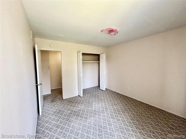 19601 W 12 Mile Road 204, Southfield, MI 48076