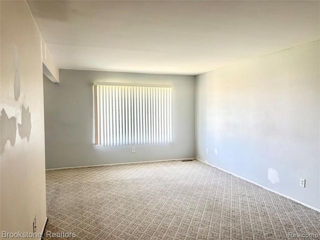 19601 W 12 Mile Road 204, Southfield, MI 48076