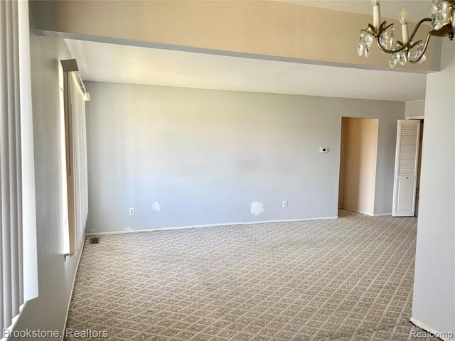 19601 W 12 Mile Road 204, Southfield, MI 48076