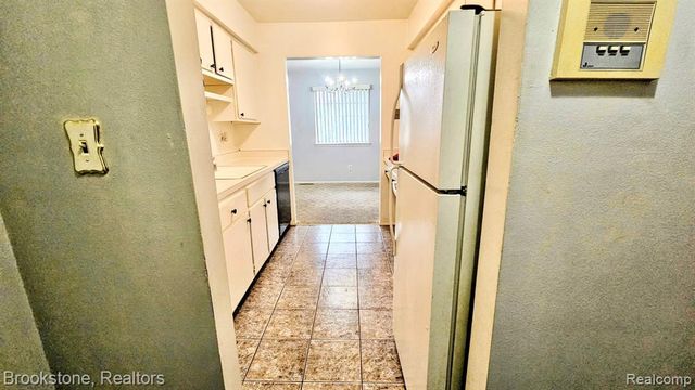 19601 W 12 Mile Road 204, Southfield, MI 48076
