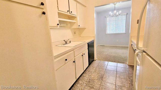 19601 W 12 Mile Road 204, Southfield, MI 48076