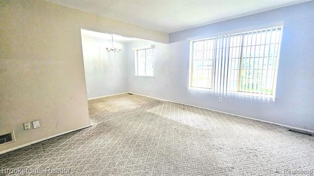 19601 W 12 Mile Road 204, Southfield, MI 48076