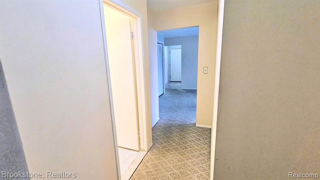 19601 W 12 Mile Road 204, Southfield, MI 48076