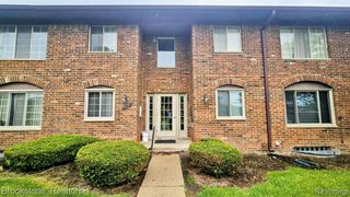 19601 W 12 Mile Road 204, Southfield, MI 48076