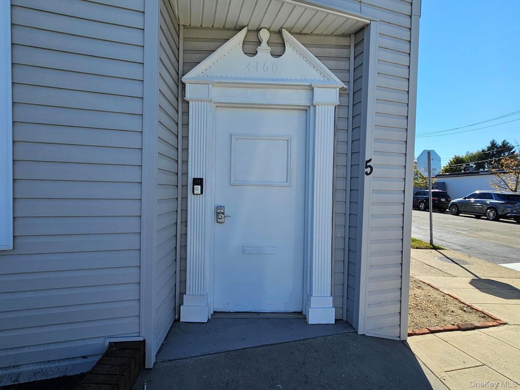 4160 Merrick Road 5, Massapequa, NY 11758 — photo 2