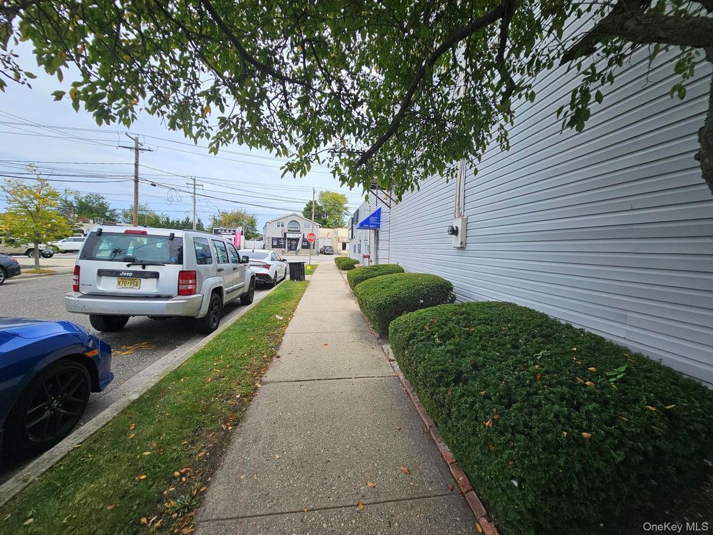 4160 Merrick Road 5, Massapequa, NY 11758 — photo 3