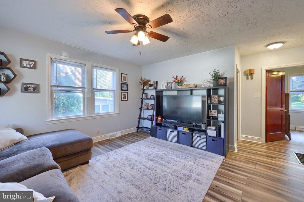 1037 LANCASTER AVE, York, PA 17403