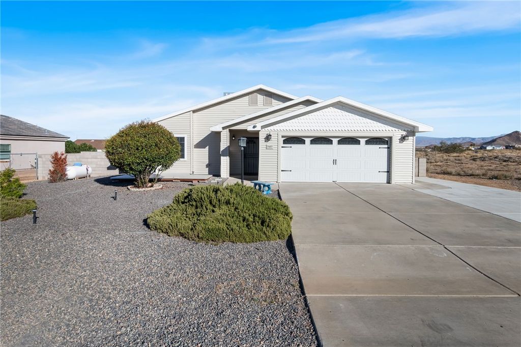 7657 E Chaparral Drive, Kingman, AZ 86401