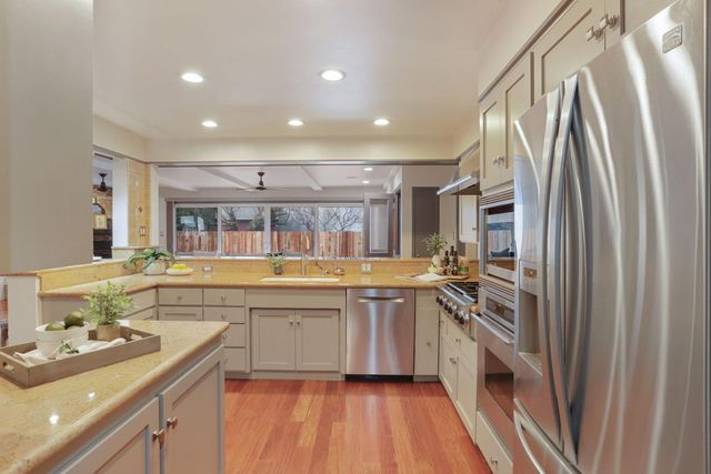 2023 N Commerce St, Stockton, CA 95204