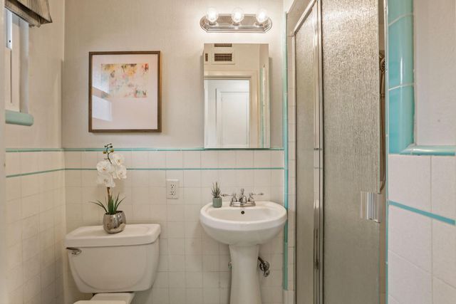 2023 N Commerce St, Stockton, CA 95204